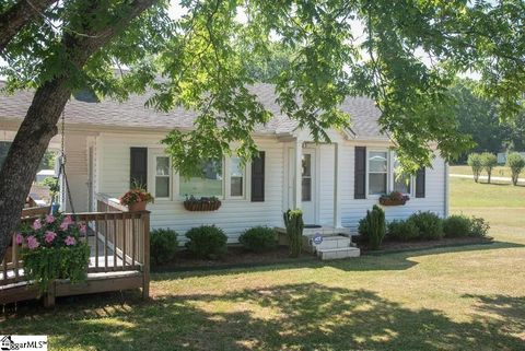 Single Family Residence in Greenwood SC 223 Marshall Circle.jpg