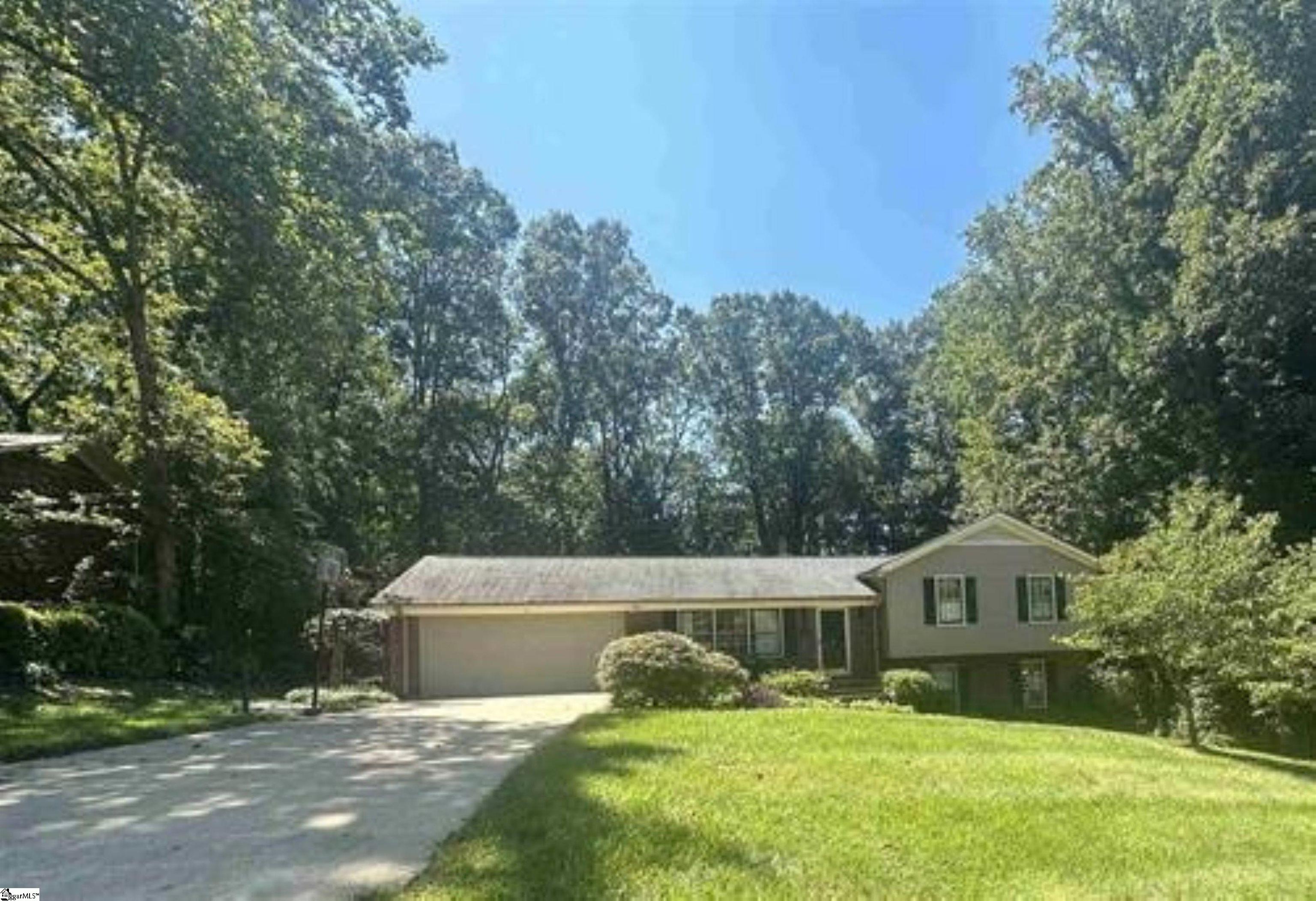 Photo 1 of 31 — 2 Ravensworth Road, Taylors, SC 29687