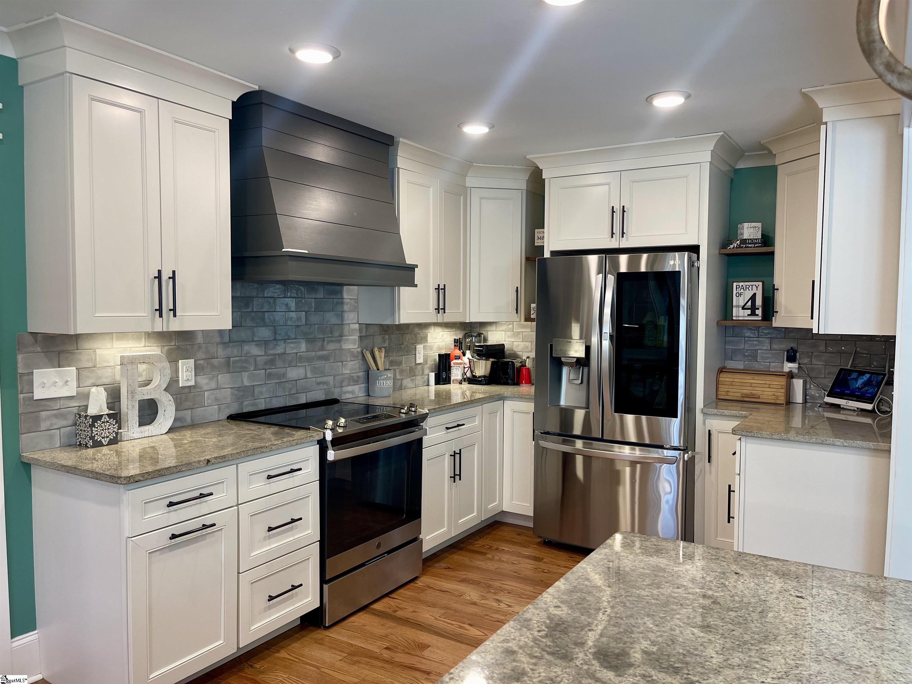 Clinton, South Carolina 29325, United States, 5 Bedrooms Bedrooms, ,4 BathroomsBathrooms,Residential,Contingent,7754