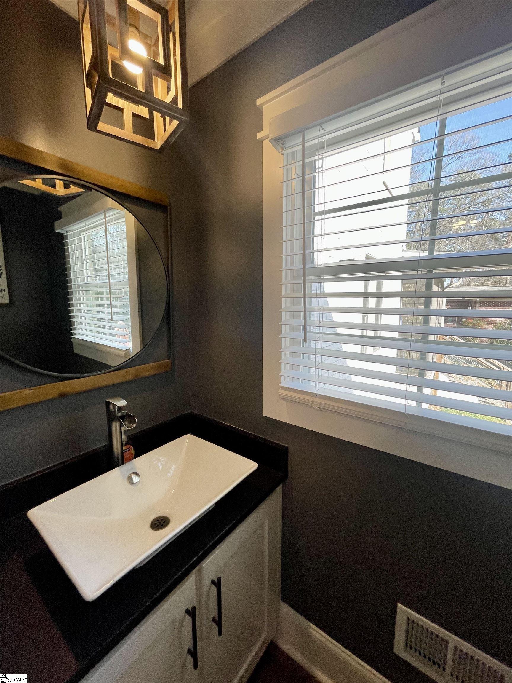 Clinton, South Carolina 29325, United States, 5 Bedrooms Bedrooms, ,4 BathroomsBathrooms,Residential,Contingent,7754