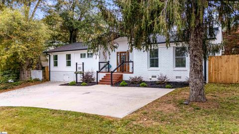 A home in Easley