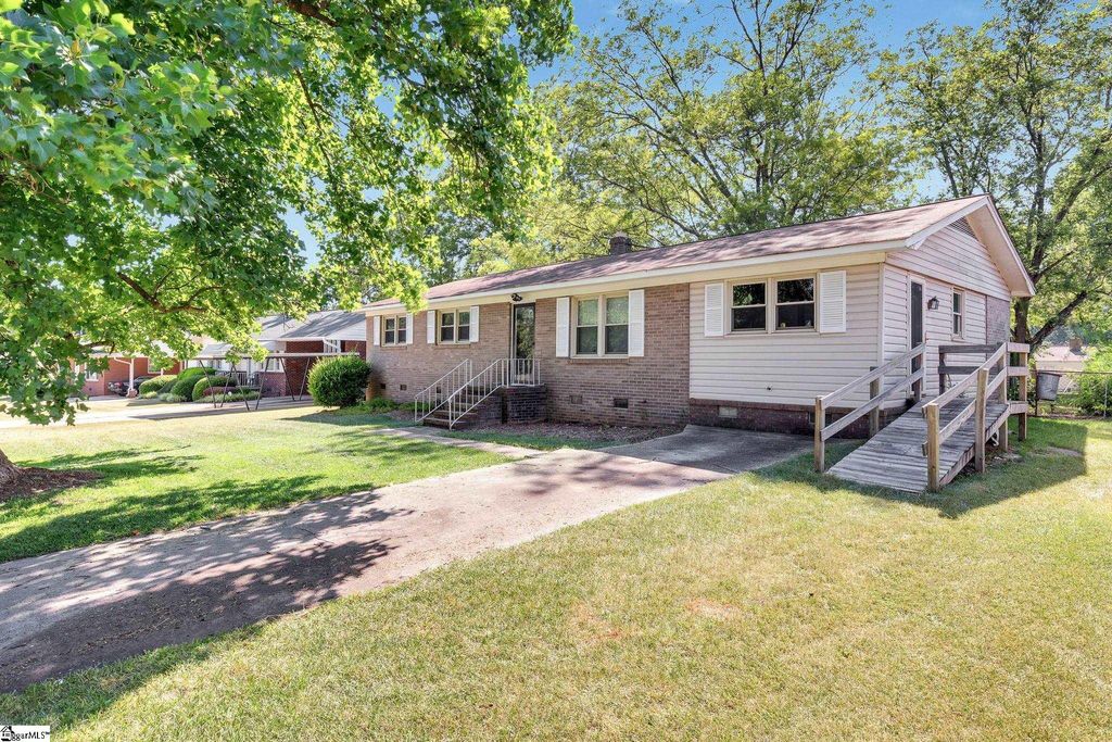 8 Farmington Road, Greenville, SC 29605, MLS 1474970 Allen Tate