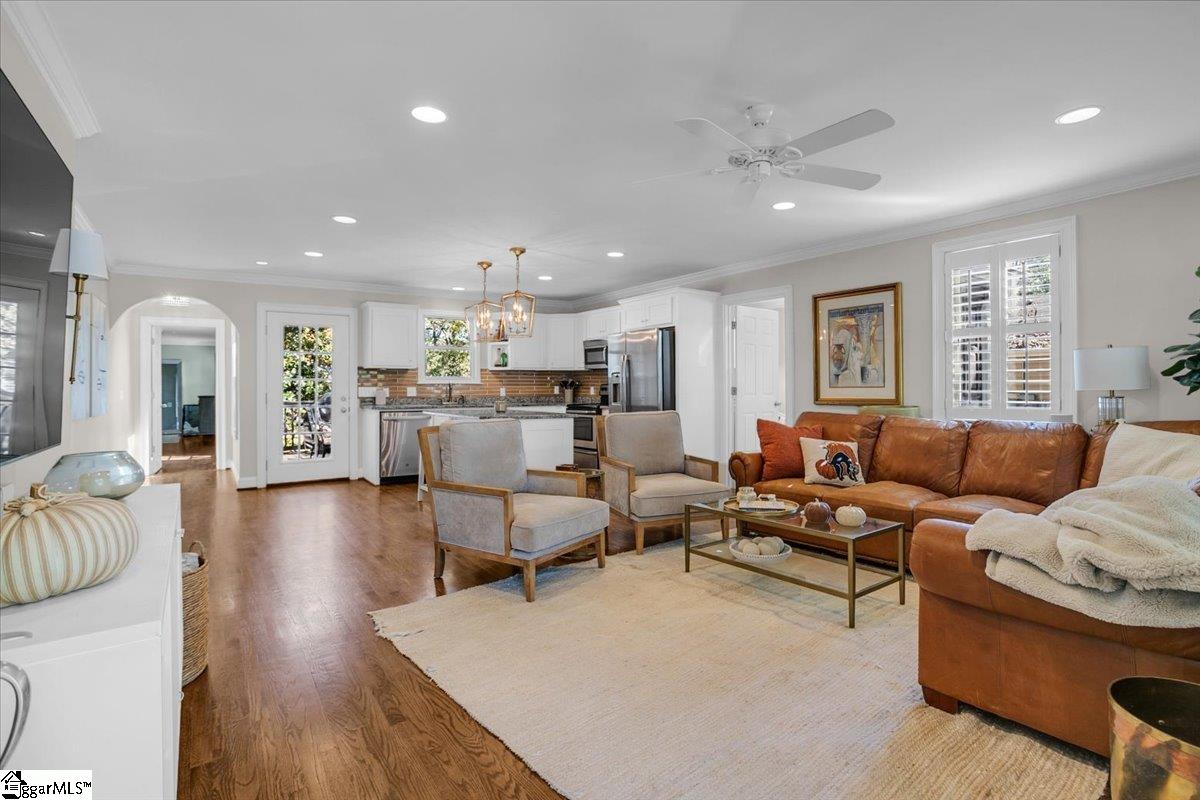 Greenville, South Carolina 29607, United States, 3 Bedrooms Bedrooms, ,2 BathroomsBathrooms,Residential,Contingent,37469