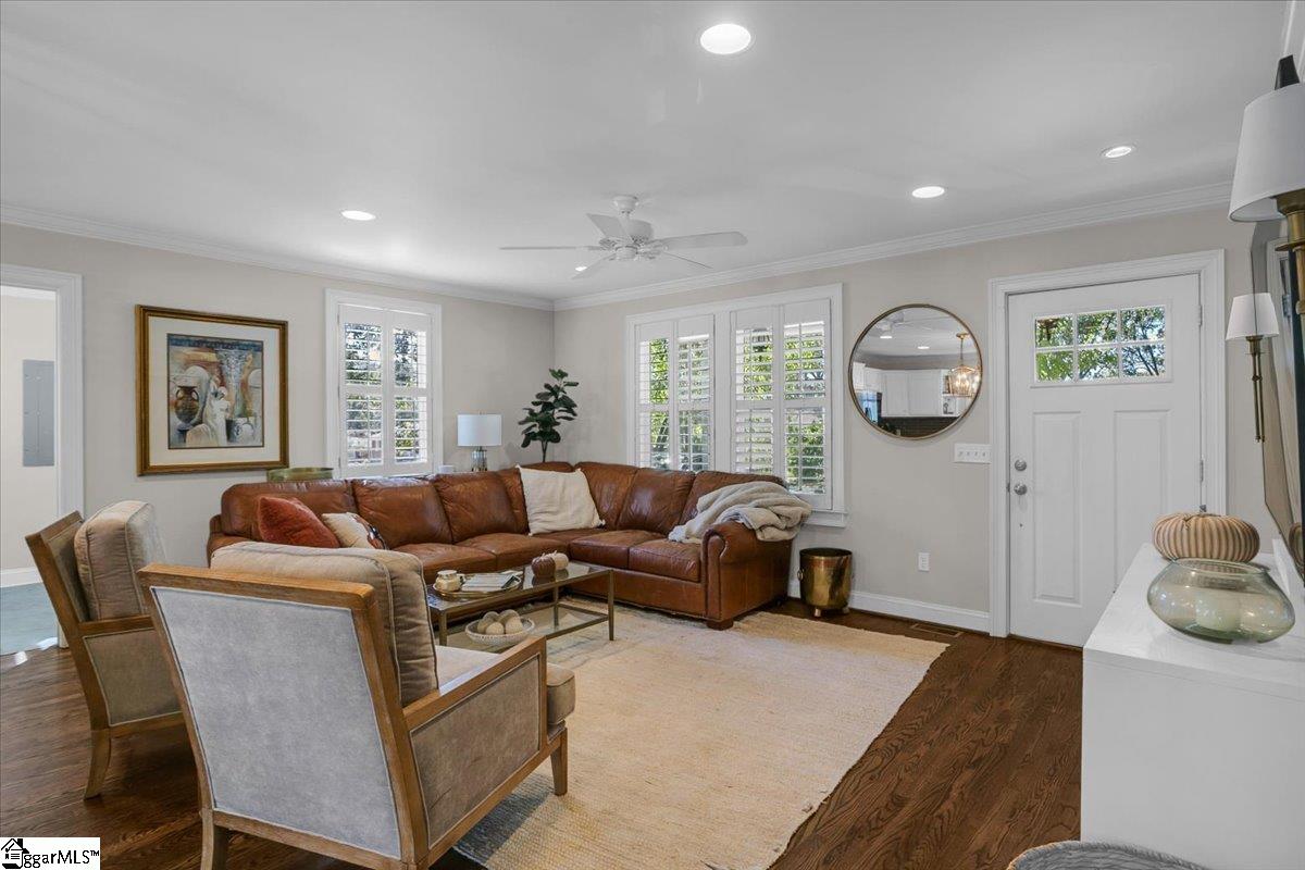 Greenville, South Carolina 29607, United States, 3 Bedrooms Bedrooms, ,2 BathroomsBathrooms,Residential,Contingent,37469