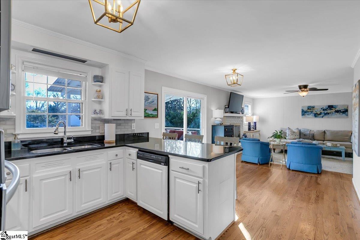 Greenville, South Carolina 29615, United States, 3 Bedrooms Bedrooms, ,2 BathroomsBathrooms,Residential,Contingent,20742