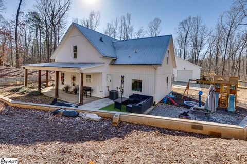 A home in Easley