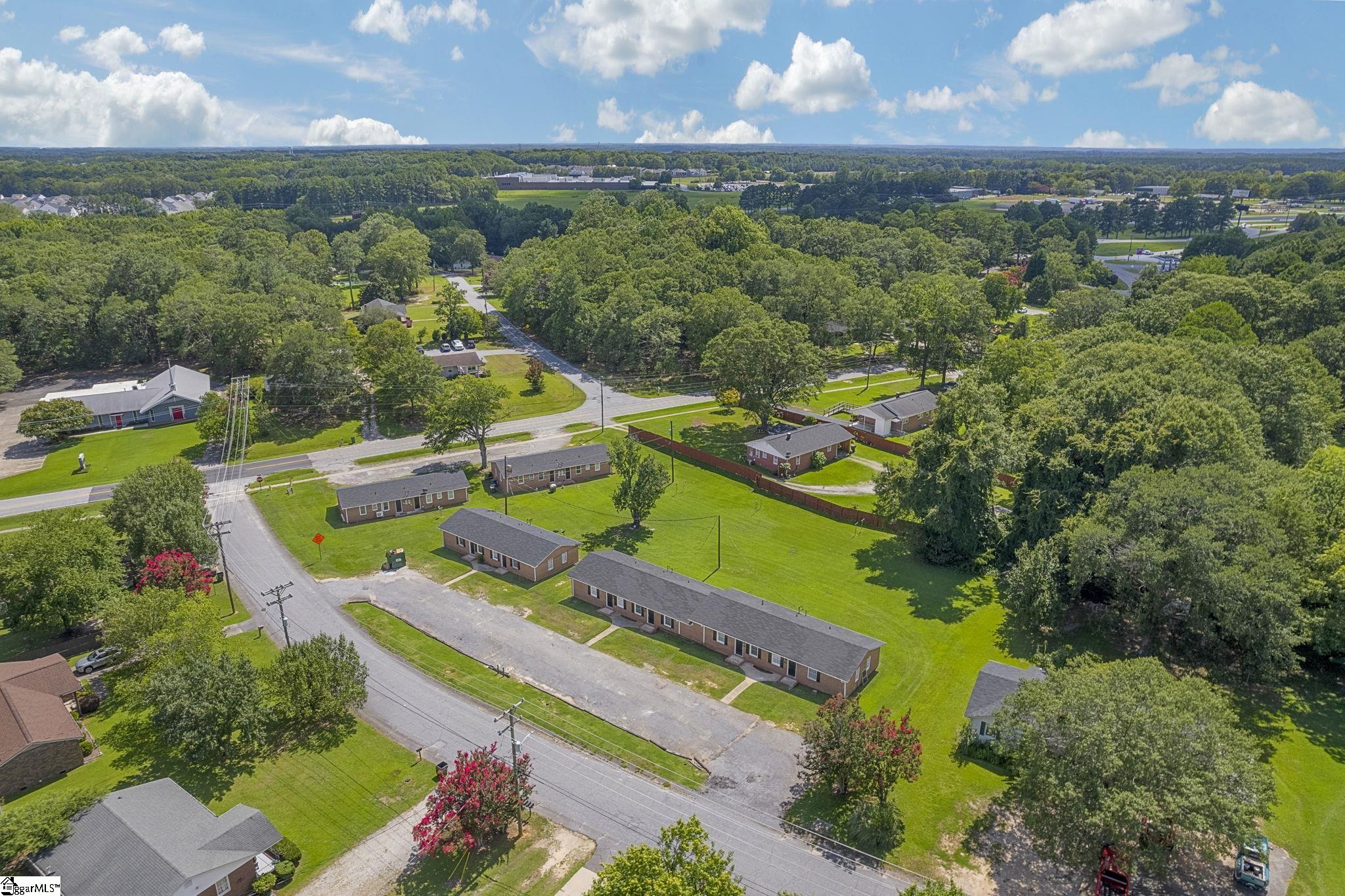 Fountain Inn, South Carolina 29644, United States, 8 Bedrooms Bedrooms, ,4 BathroomsBathrooms,Residential,Contingent,25571