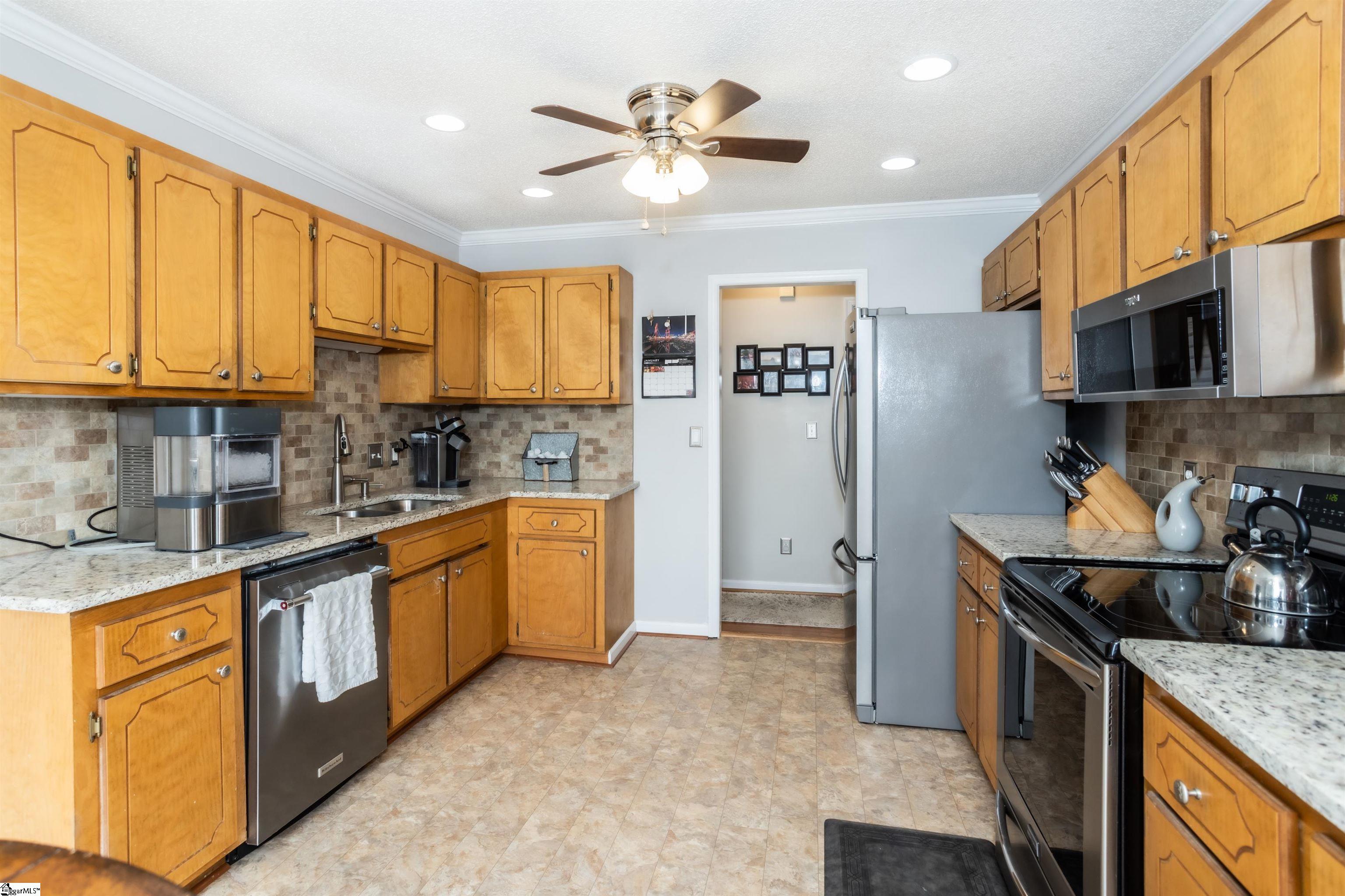 Greer, South Carolina 29651, United States, 3 Bedrooms Bedrooms, ,2 BathroomsBathrooms,Residential,Contingent,14828