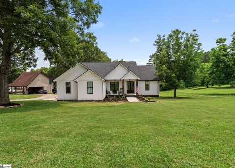 A home in Easley