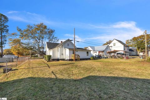 A home in Laurens