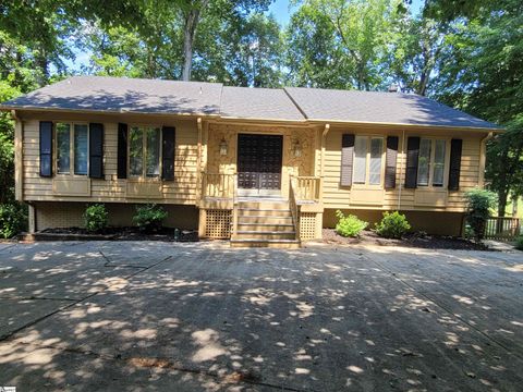 Single Family Residence in Simpsonville SC 422 Camelot Drive.jpg