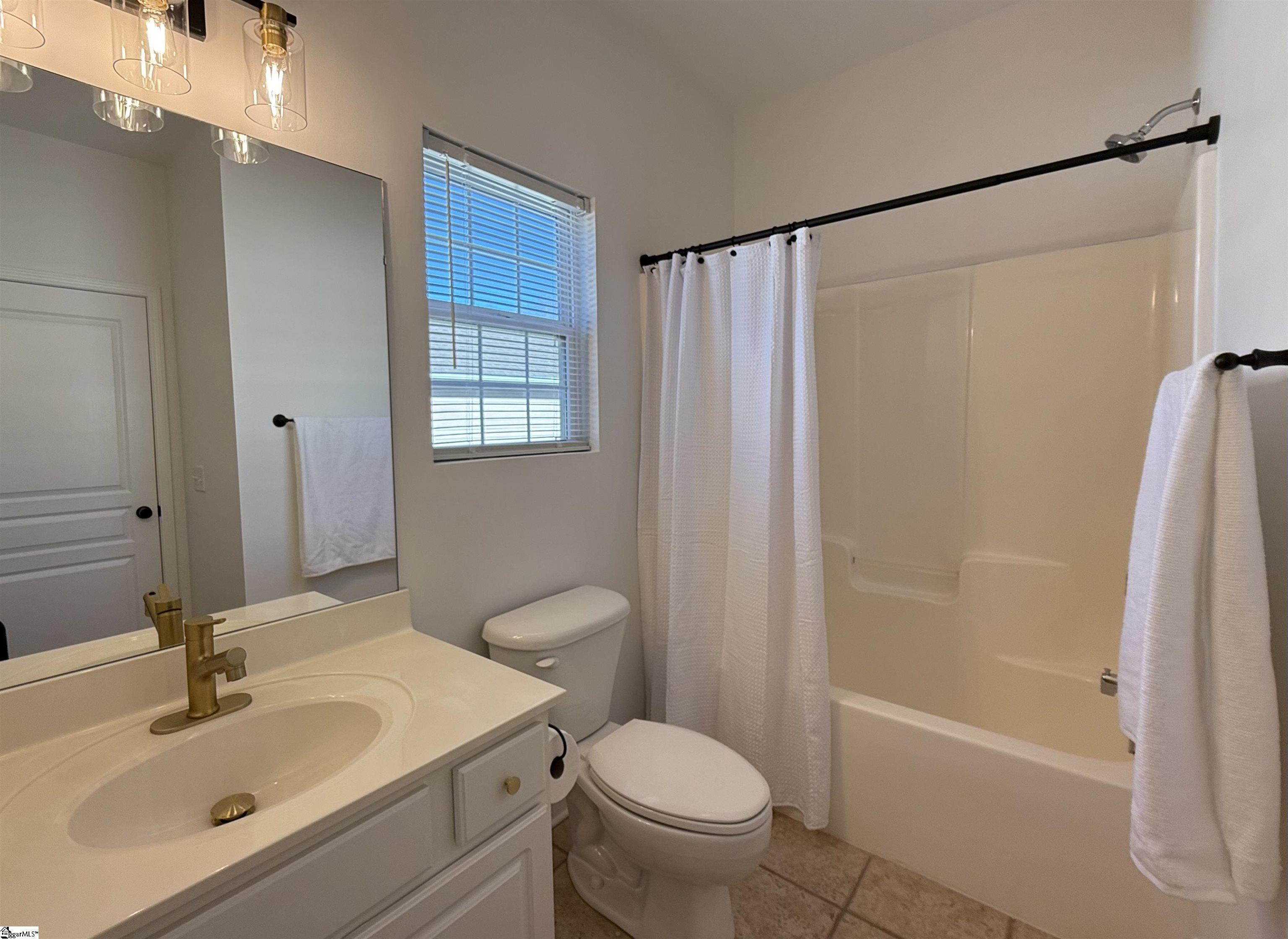 Seneca, South Carolina 29678, United States, 3 Bedrooms Bedrooms, ,3 BathroomsBathrooms,Residential,Contingent,17688