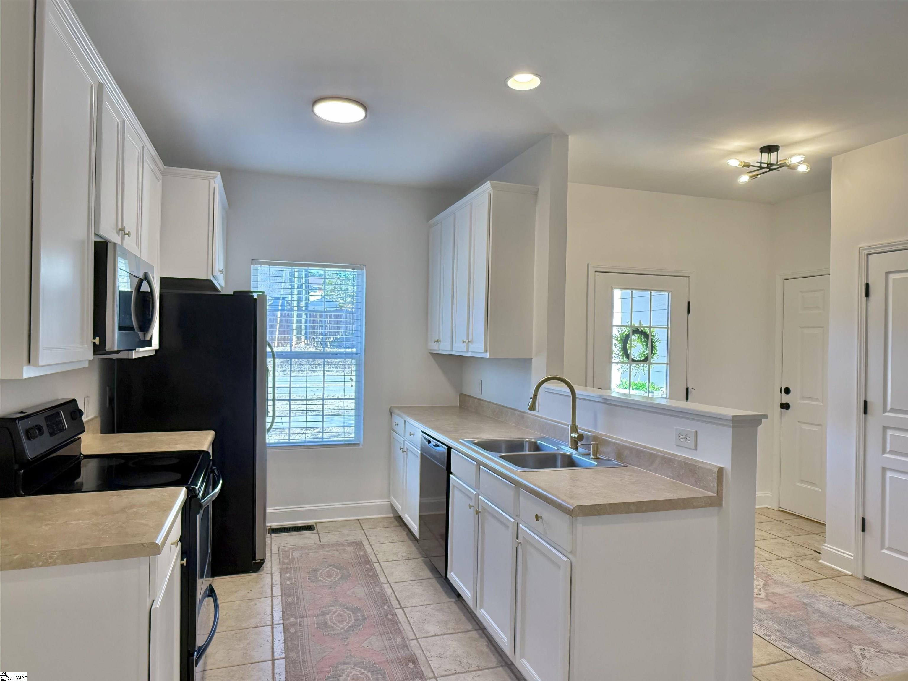 Seneca, South Carolina 29678, United States, 3 Bedrooms Bedrooms, ,3 BathroomsBathrooms,Residential,Contingent,17688