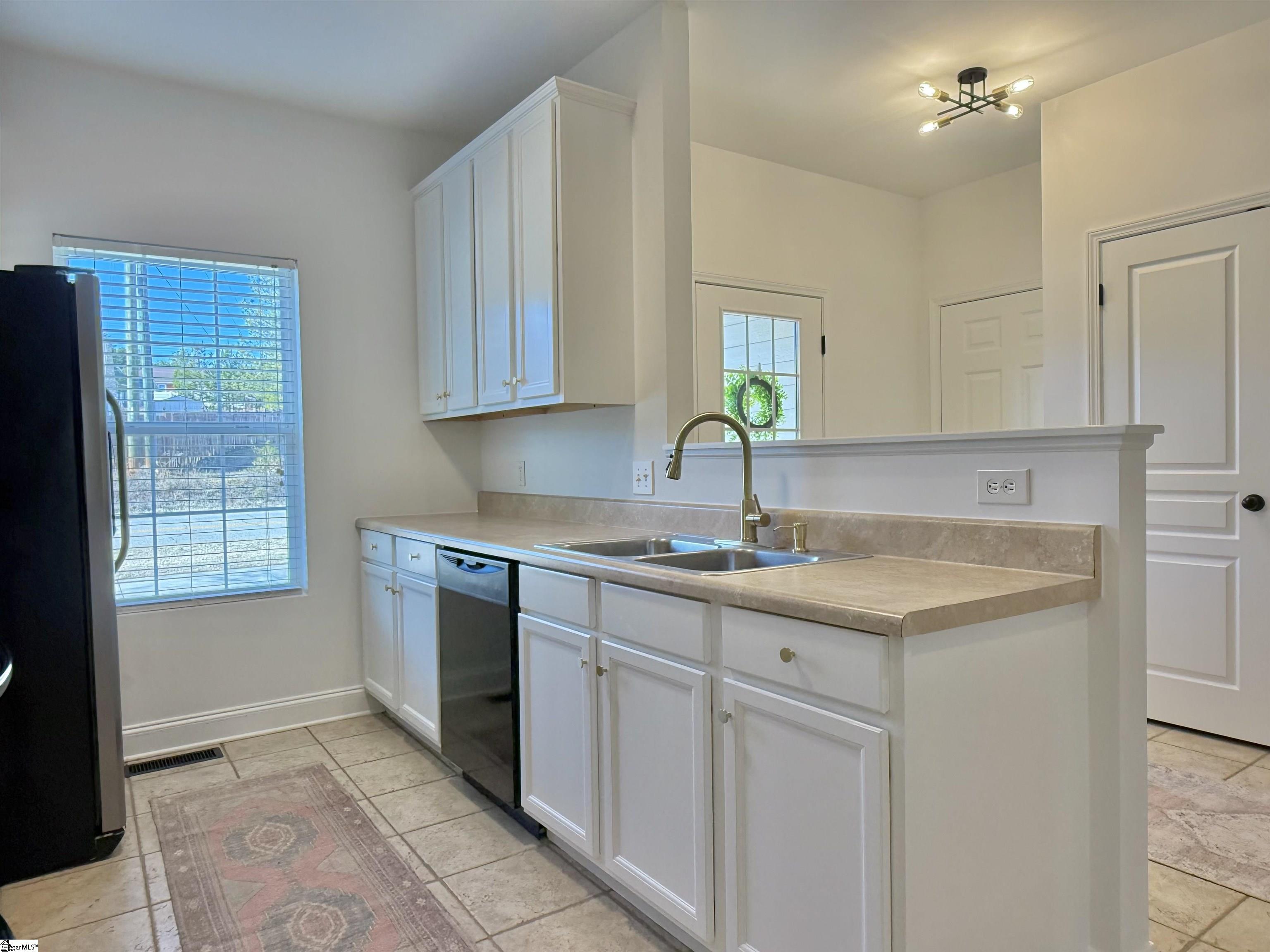 Seneca, South Carolina 29678, United States, 3 Bedrooms Bedrooms, ,3 BathroomsBathrooms,Residential,Contingent,17688