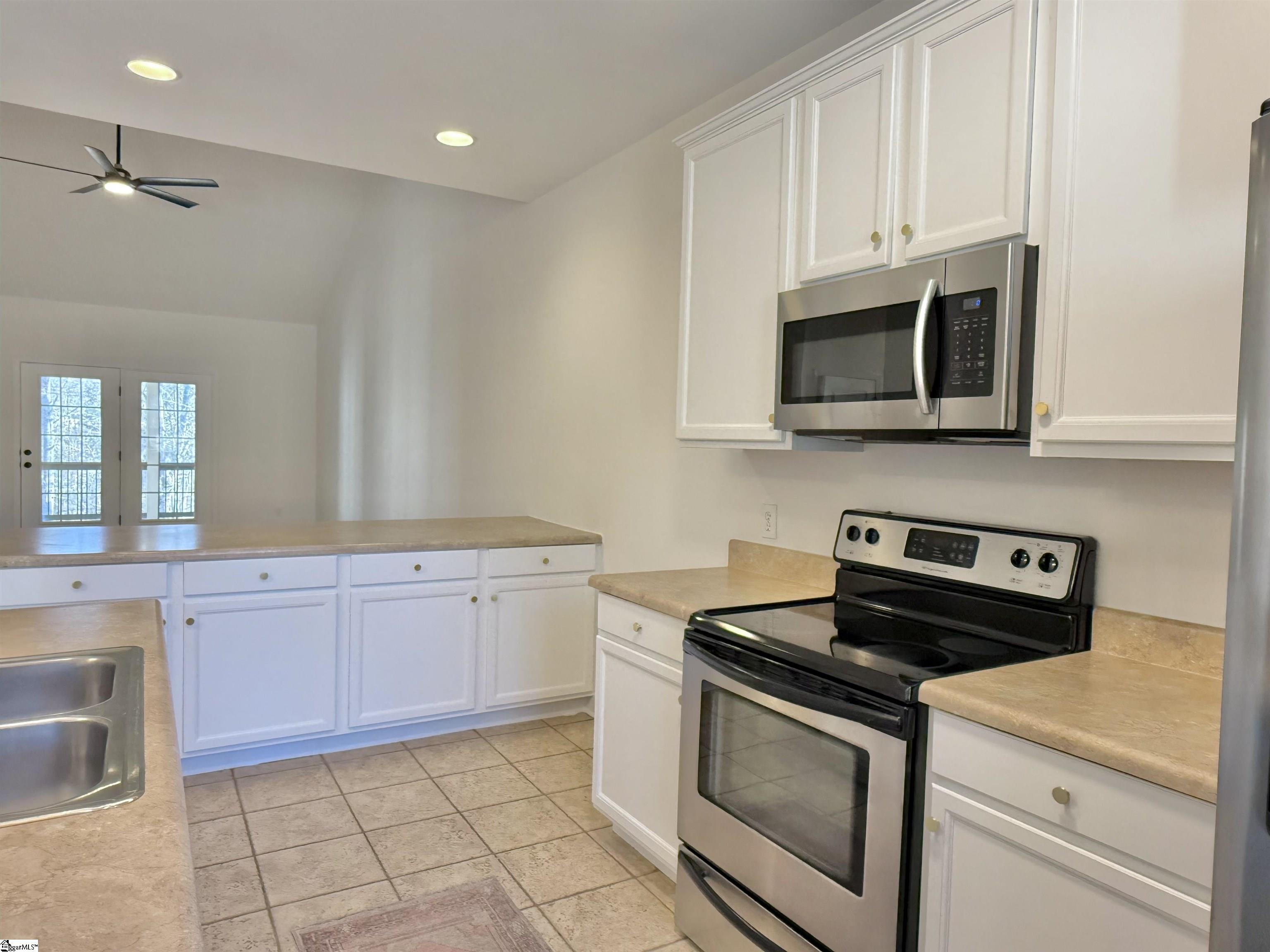 Seneca, South Carolina 29678, United States, 3 Bedrooms Bedrooms, ,3 BathroomsBathrooms,Residential,Contingent,17688