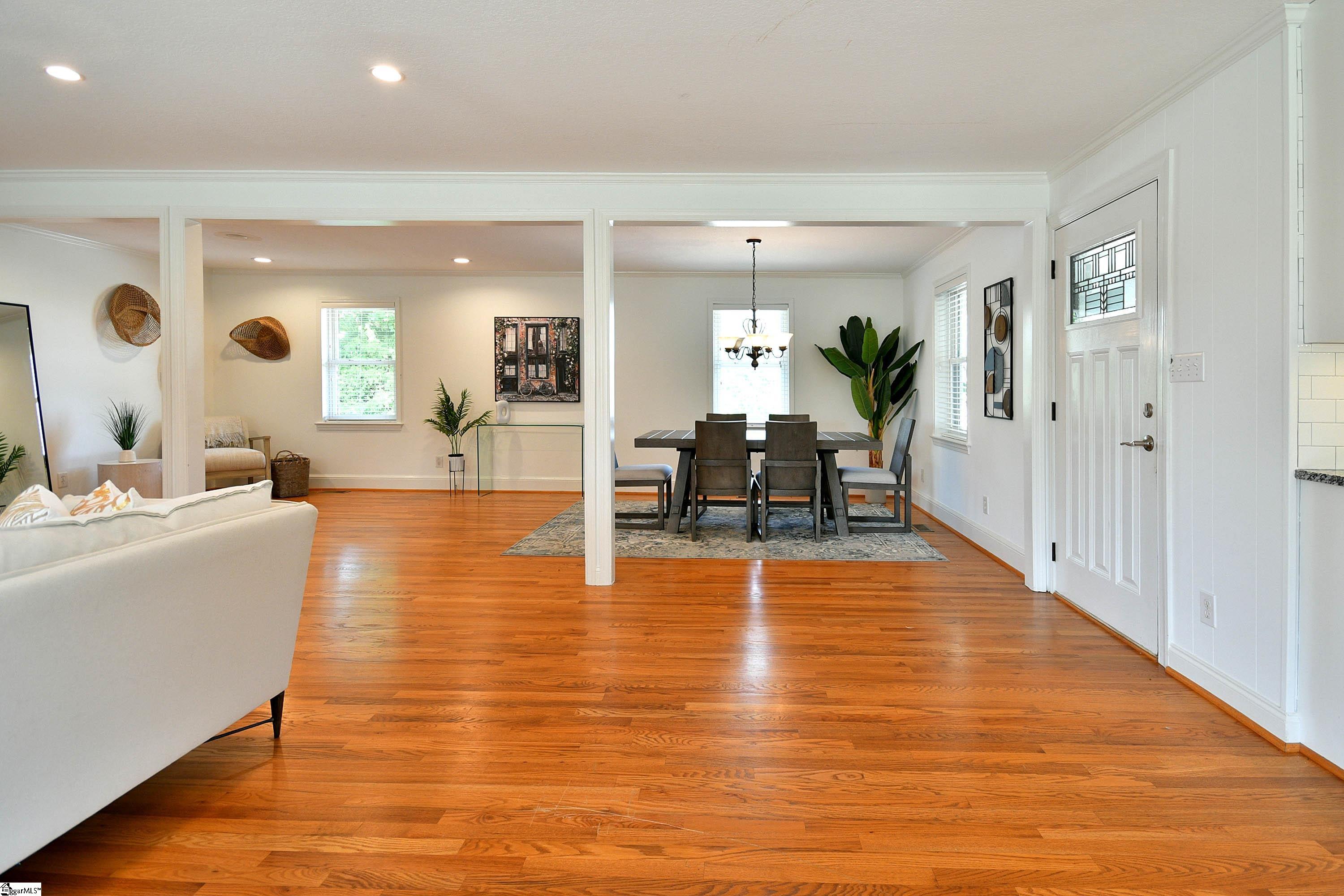 Taylors, South Carolina 29687, United States, 3 Bedrooms Bedrooms, ,2 BathroomsBathrooms,Residential,Contingent,22726