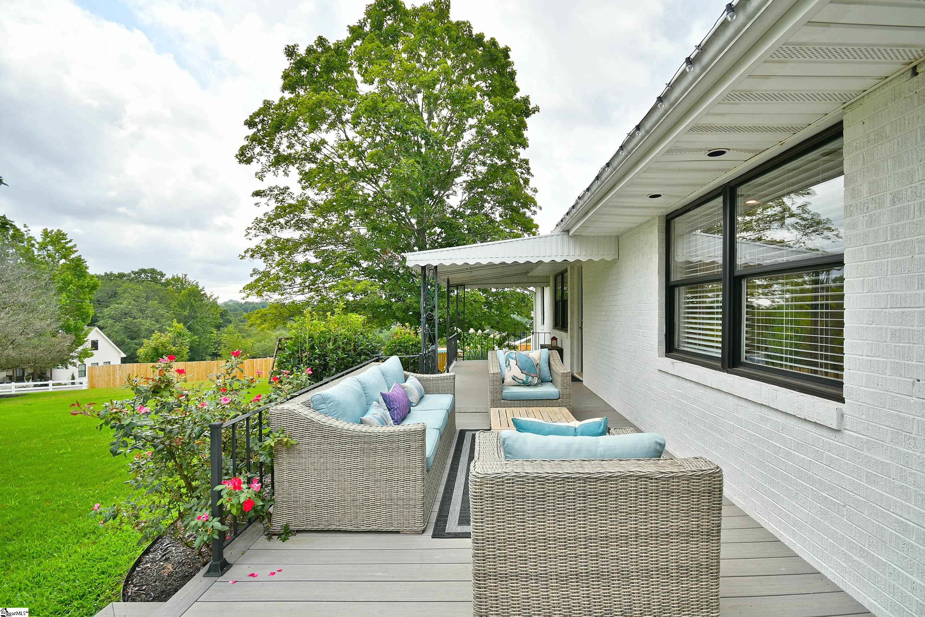 Taylors, South Carolina 29687, United States, 3 Bedrooms Bedrooms, ,2 BathroomsBathrooms,Residential,Contingent,22726