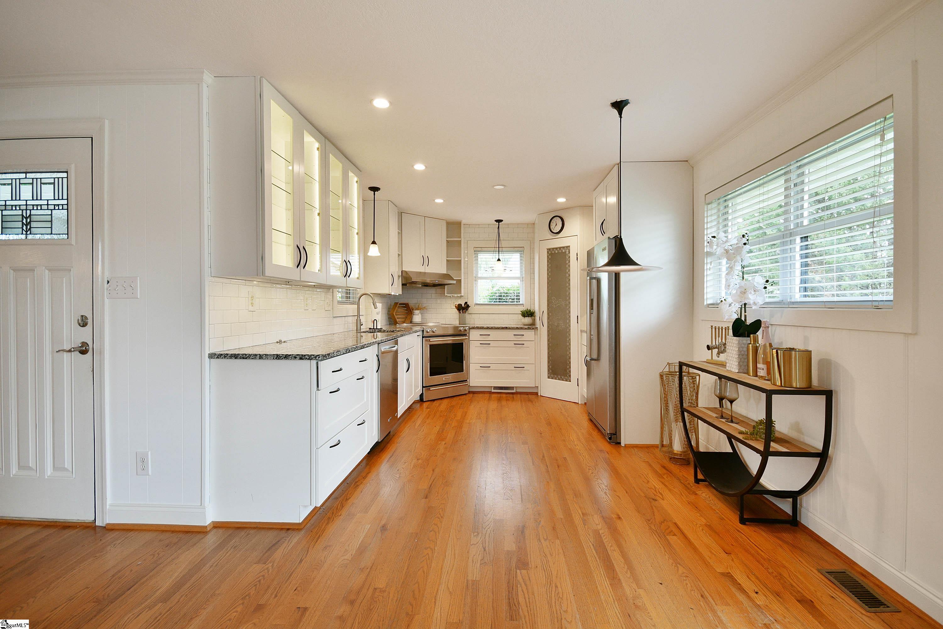 Taylors, South Carolina 29687, United States, 3 Bedrooms Bedrooms, ,2 BathroomsBathrooms,Residential,Contingent,22726