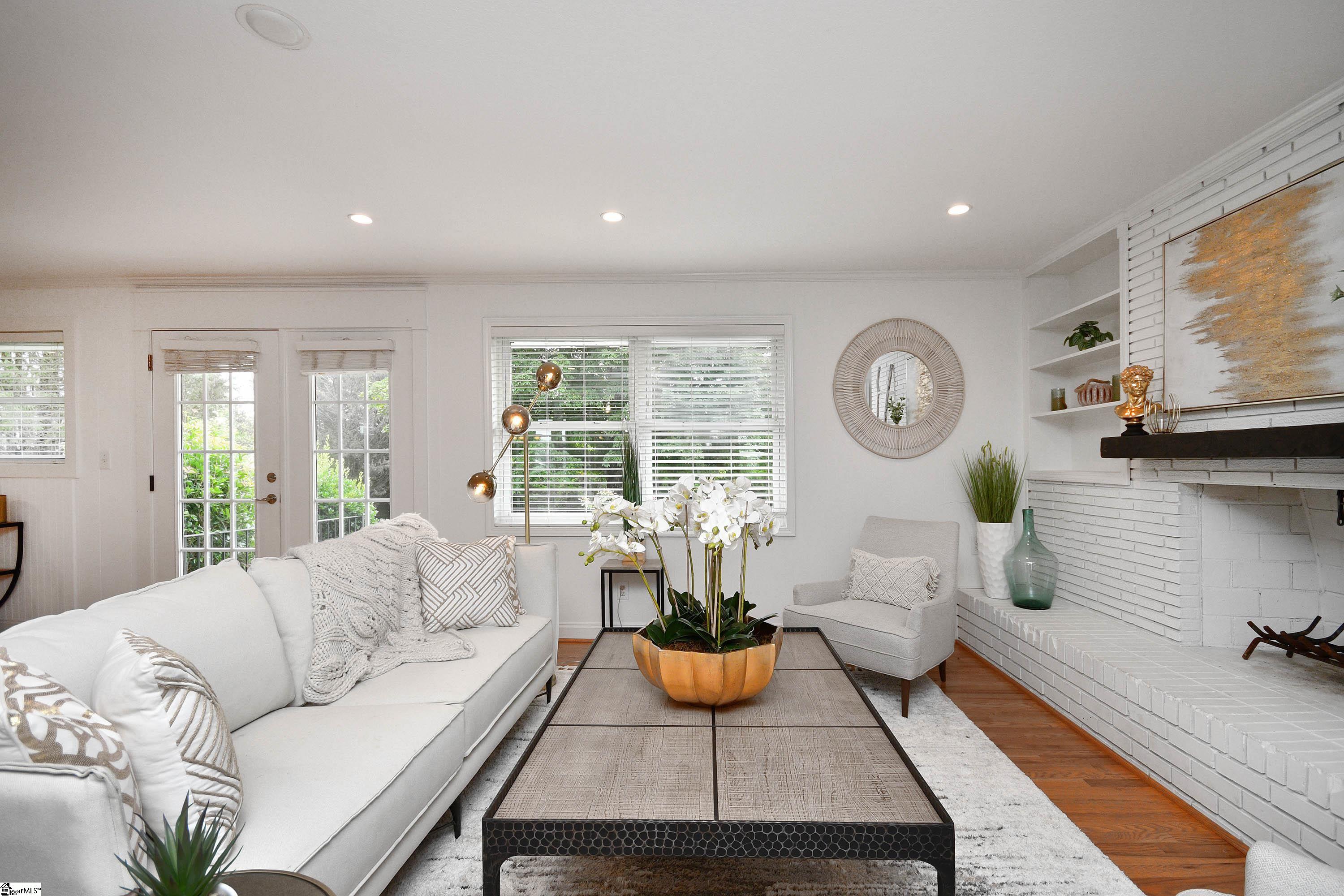 Taylors, South Carolina 29687, United States, 3 Bedrooms Bedrooms, ,2 BathroomsBathrooms,Residential,Contingent,22726