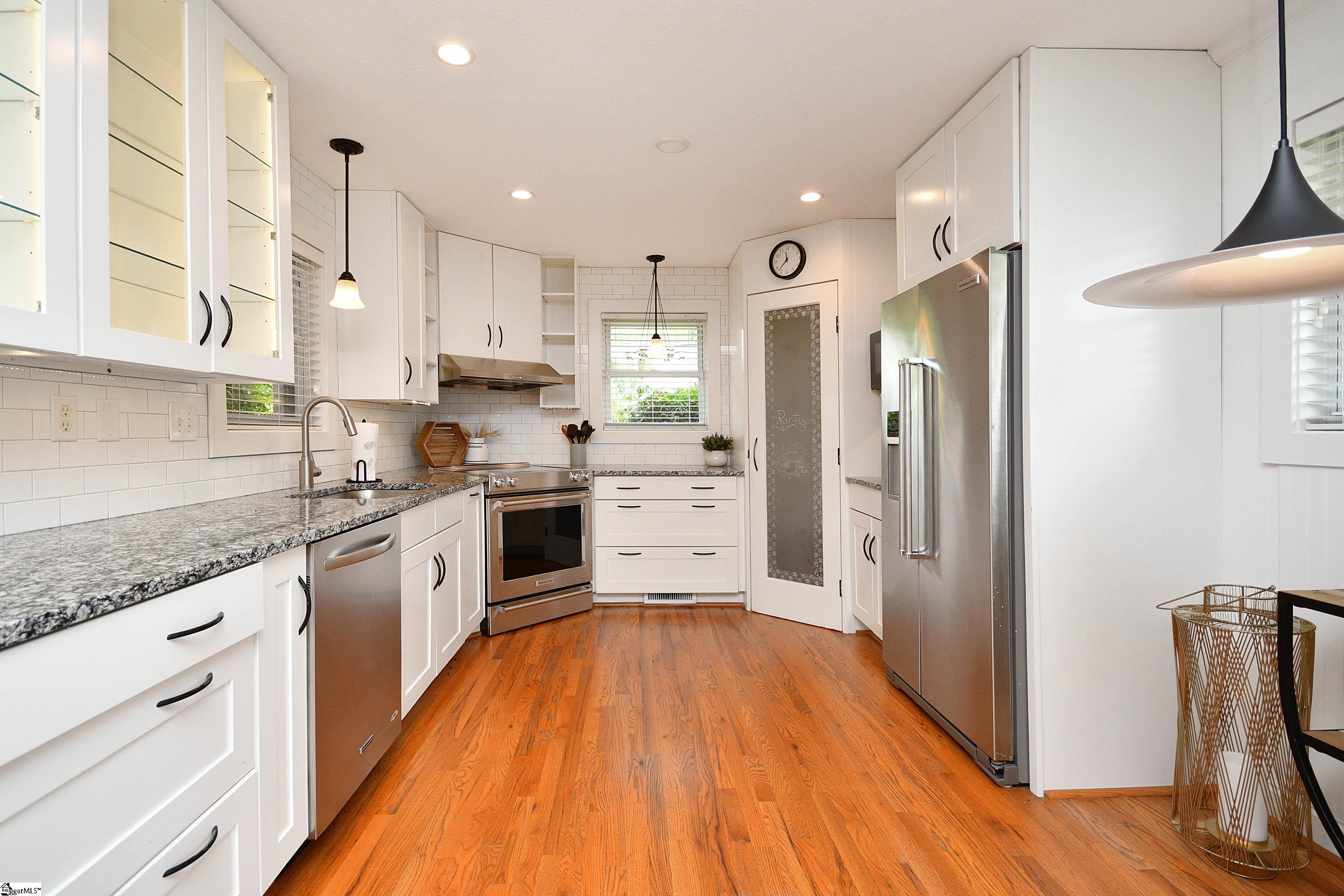 Taylors, South Carolina 29687, United States, 3 Bedrooms Bedrooms, ,2 BathroomsBathrooms,Residential,Contingent,22726