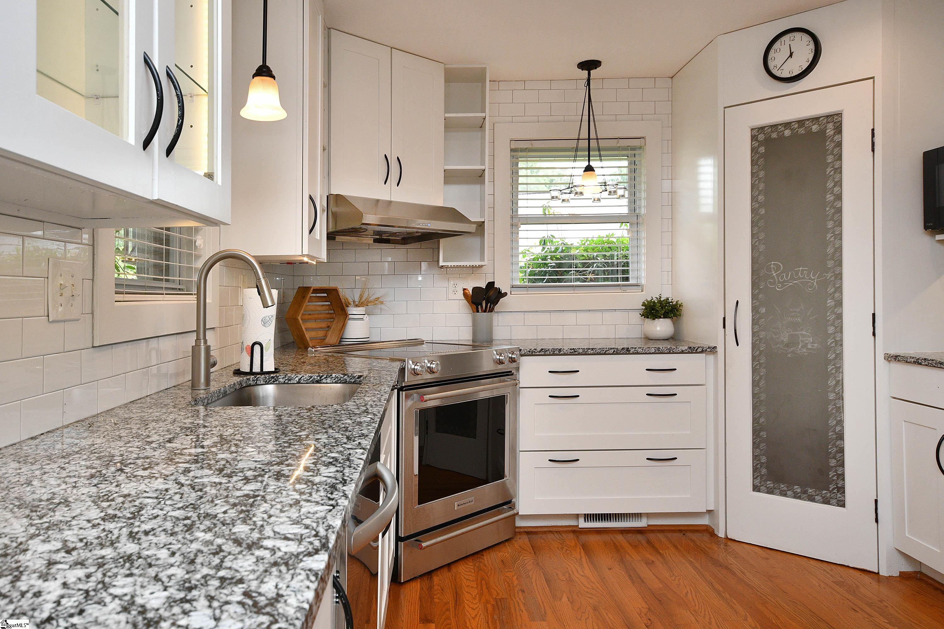 Taylors, South Carolina 29687, United States, 3 Bedrooms Bedrooms, ,2 BathroomsBathrooms,Residential,Contingent,22726