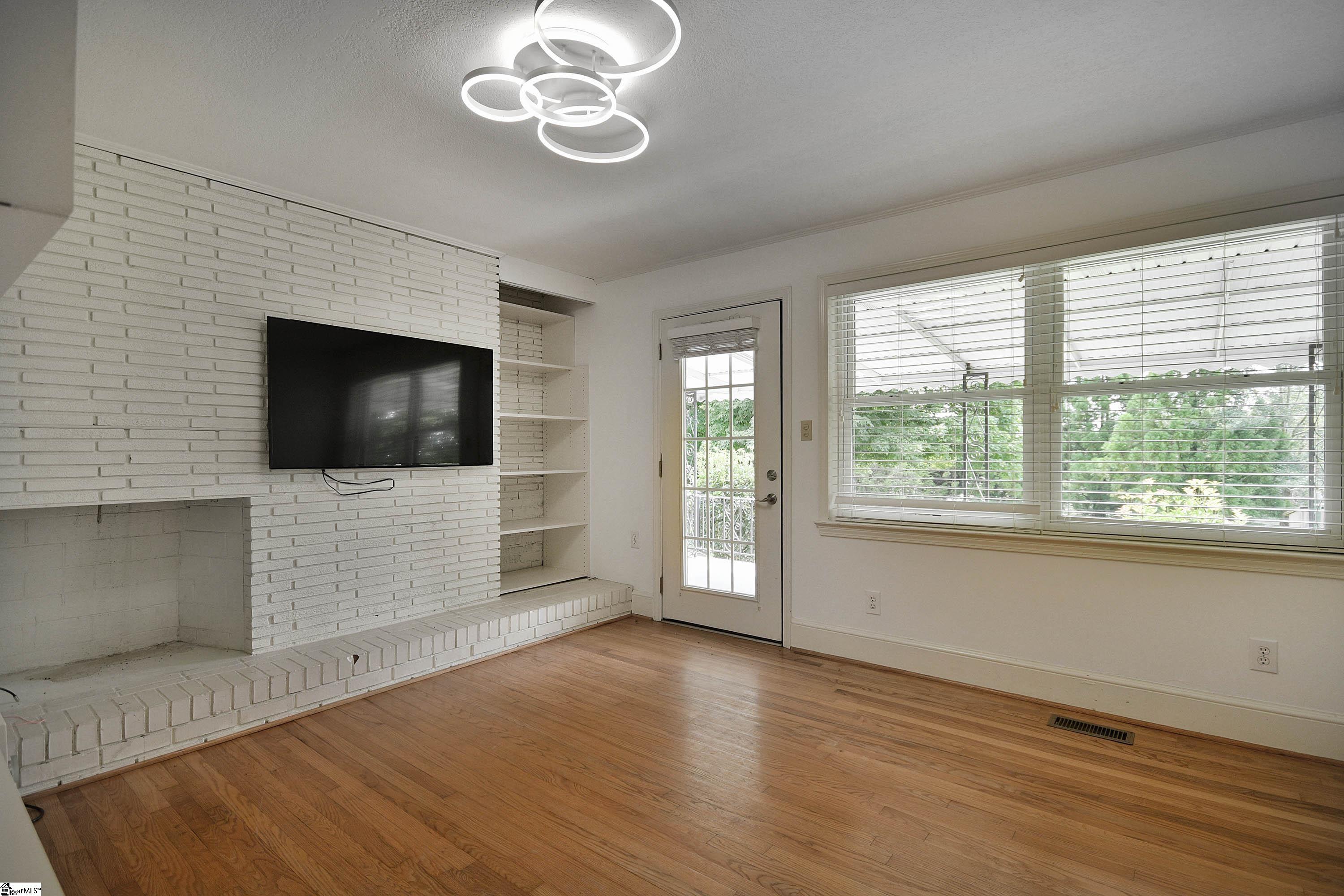 Taylors, South Carolina 29687, United States, 3 Bedrooms Bedrooms, ,2 BathroomsBathrooms,Residential,Contingent,22726