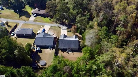 A home in Duncan