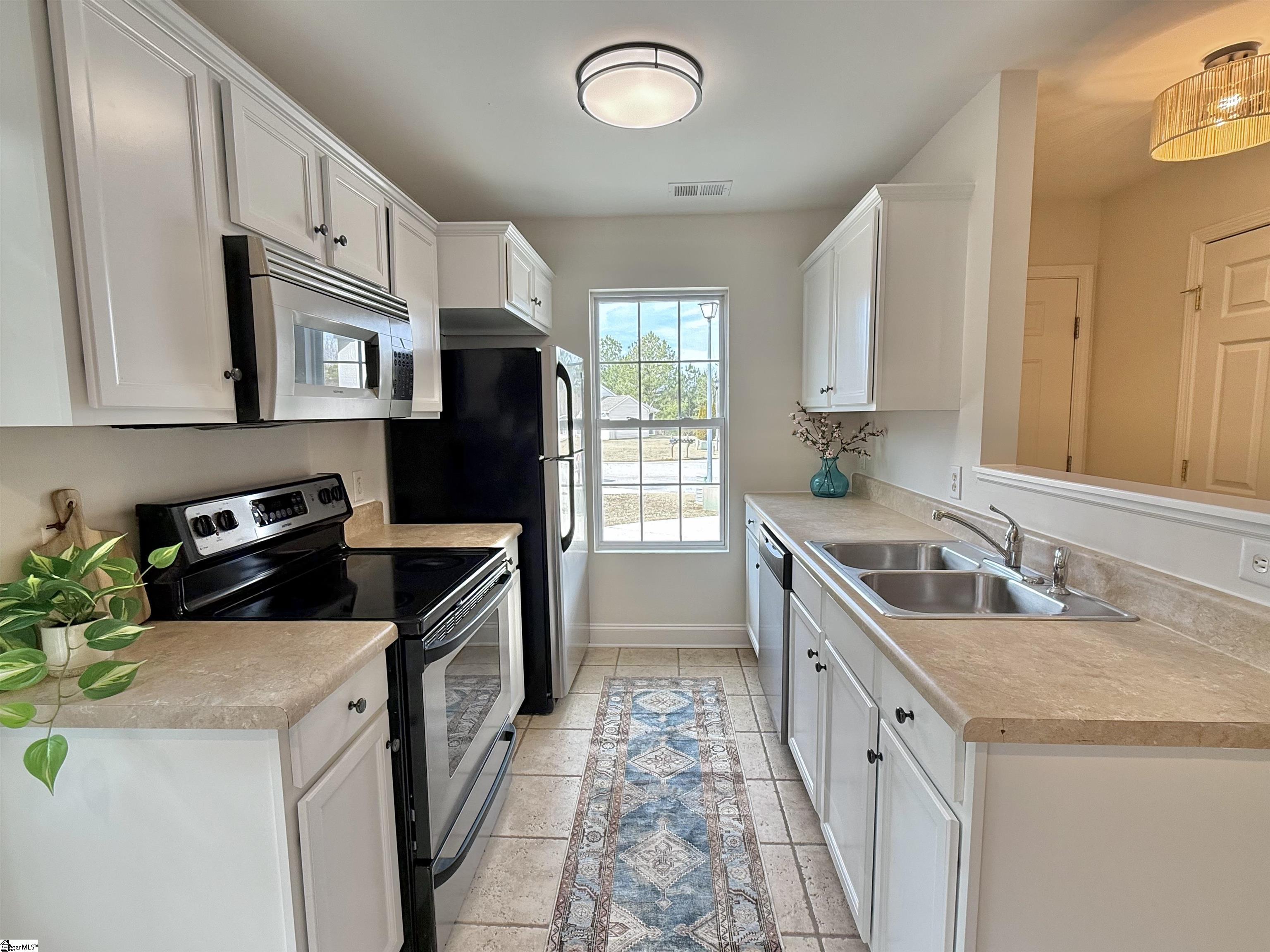 Seneca, South Carolina 29678, United States, 2 Bedrooms Bedrooms, ,2 BathroomsBathrooms,Residential,Contingent,11644