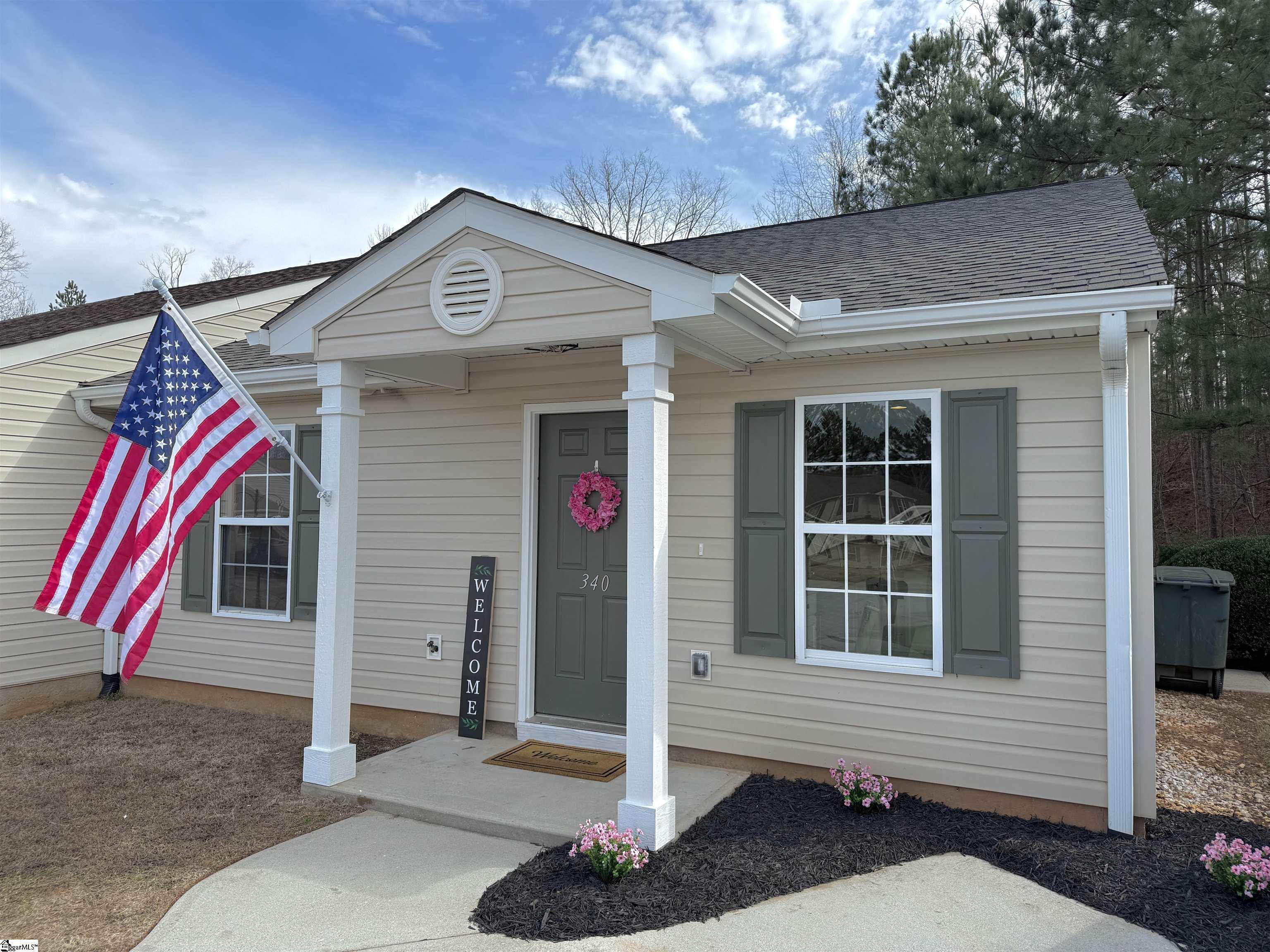 Seneca, South Carolina 29678, United States, 2 Bedrooms Bedrooms, ,2 BathroomsBathrooms,Residential,Contingent,11644