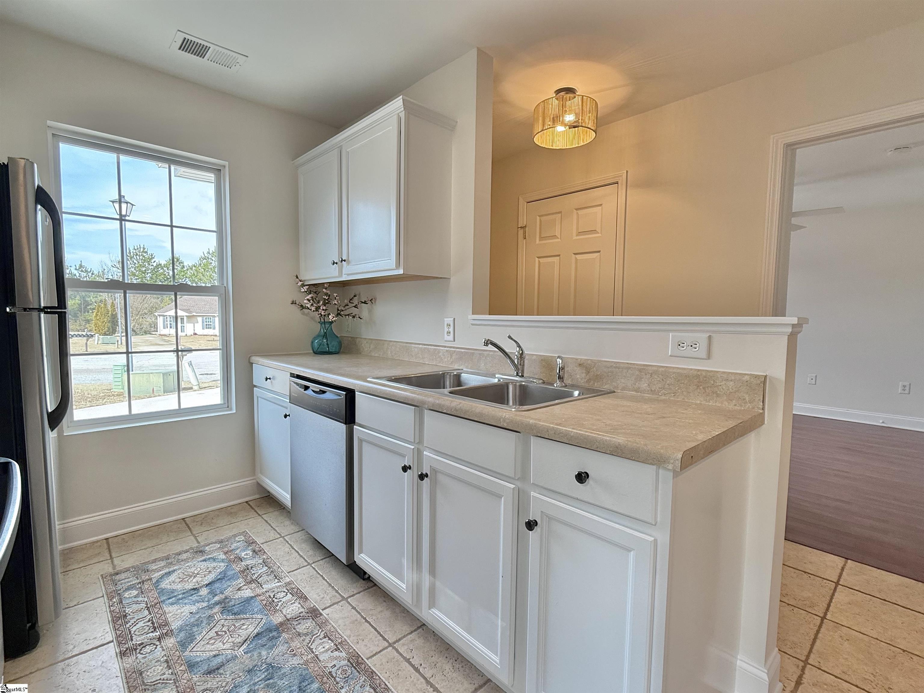 Seneca, South Carolina 29678, United States, 2 Bedrooms Bedrooms, ,2 BathroomsBathrooms,Residential,Contingent,11644