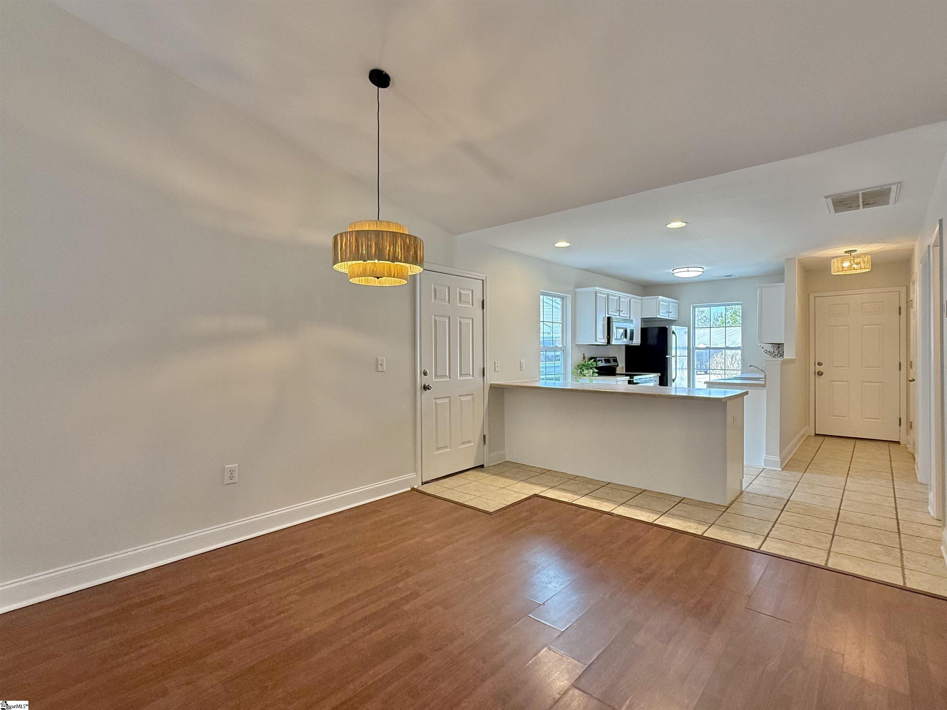 Seneca, South Carolina 29678, United States, 2 Bedrooms Bedrooms, ,2 BathroomsBathrooms,Residential,Contingent,11644