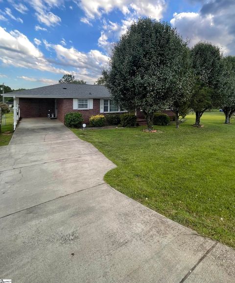 Single Family Residence in Moore SC 5703 Reidville Road.jpg