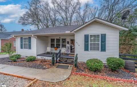 A home in Laurens