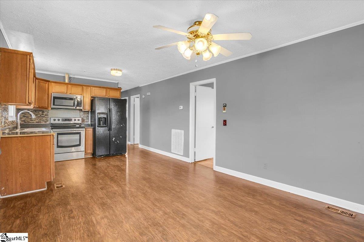 Greenville, South Carolina 29611, United States, 3 Bedrooms Bedrooms, ,1 BathroomBathrooms,Residential,Contingent,31123