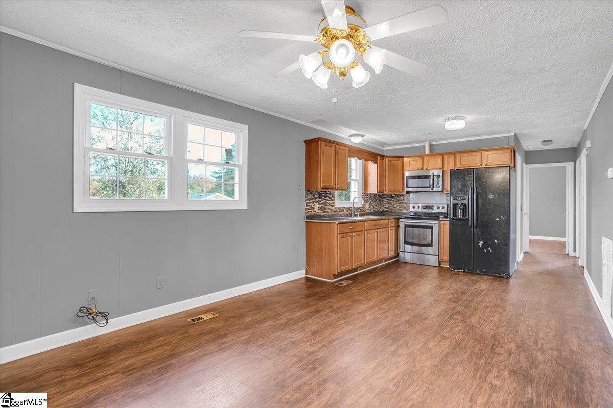 Greenville, South Carolina 29611, United States, 3 Bedrooms Bedrooms, ,1 BathroomBathrooms,Residential,Contingent,31123