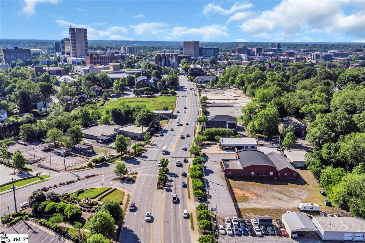 1 Pete Hollis Boulevard