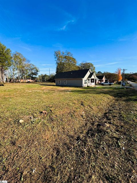 A home in Laurens