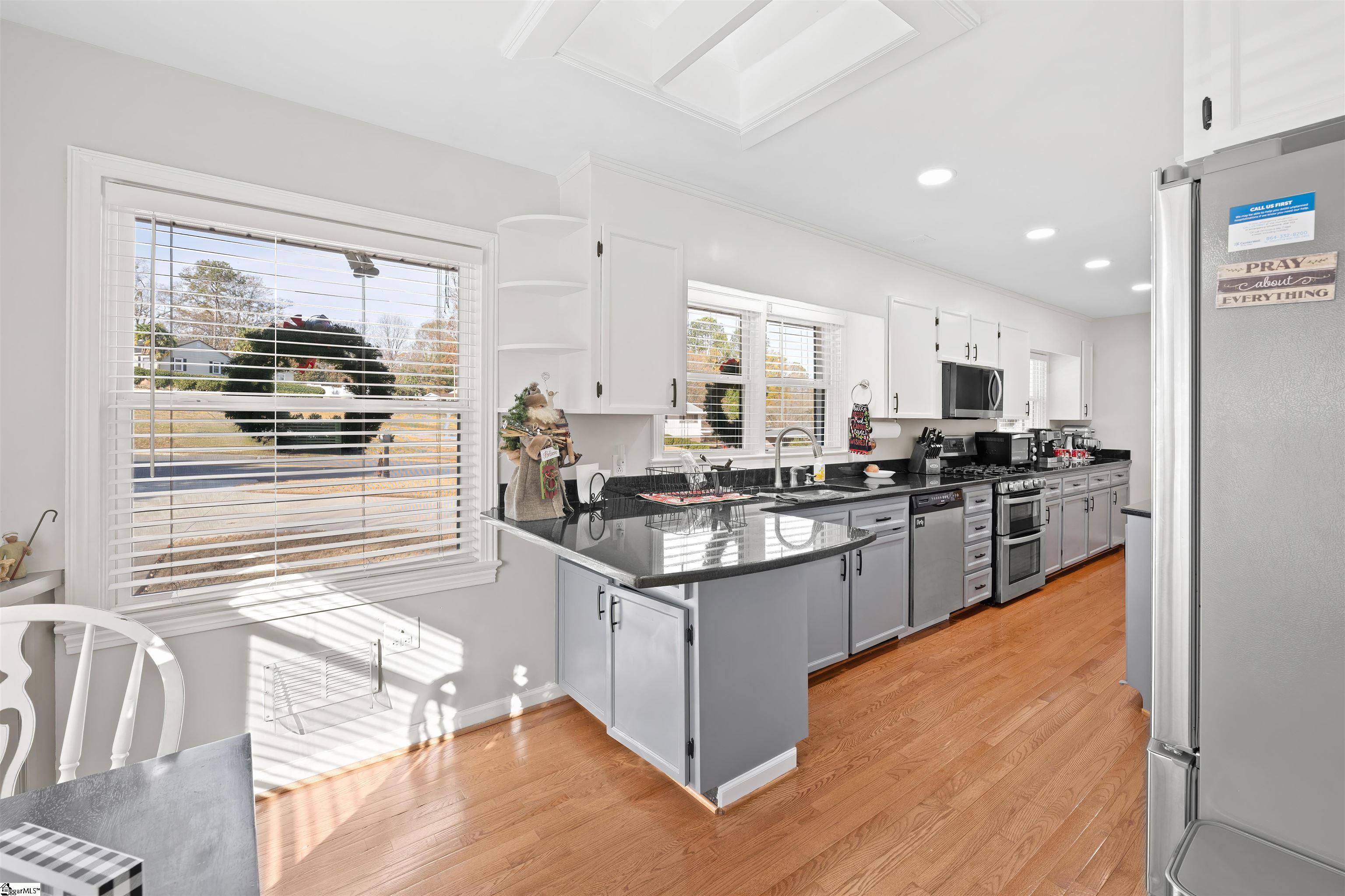 Anderson, South Carolina 29621, United States, 5 Bedrooms Bedrooms, ,3 BathroomsBathrooms,Residential,Pending,26030