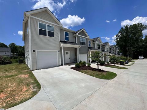 A home in Duncan