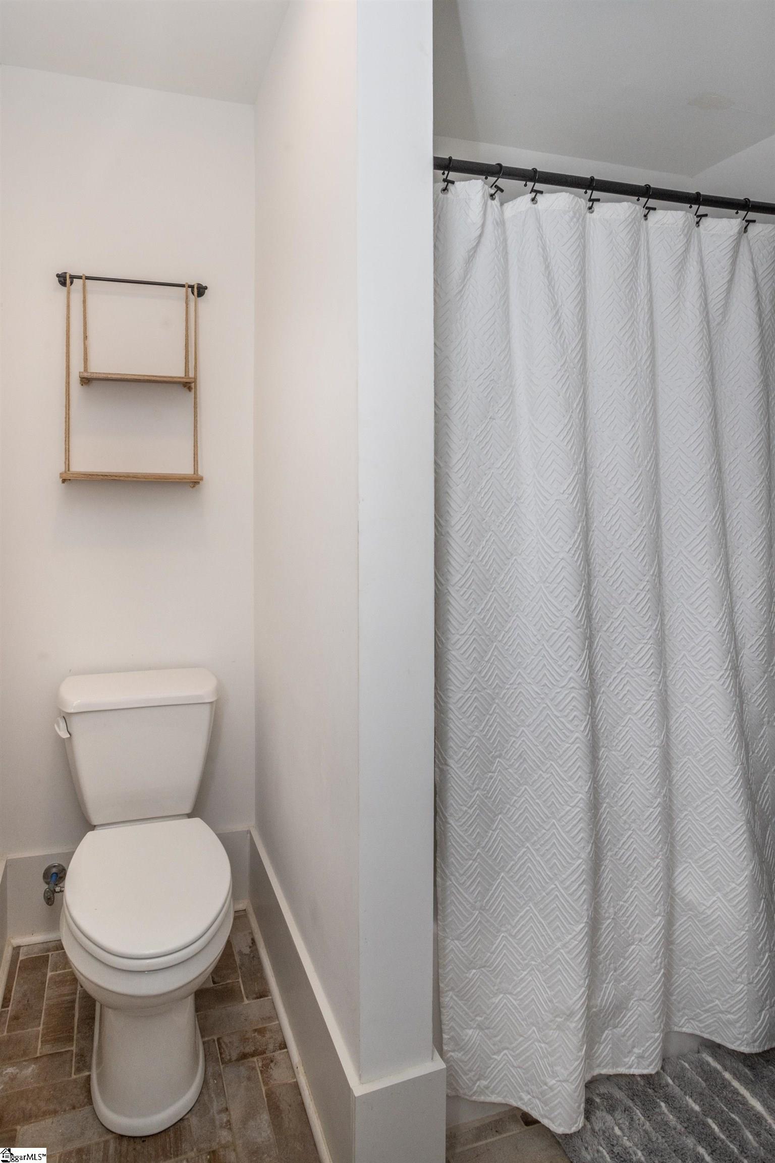 Greenville, South Carolina 29609, United States, 2 Bedrooms Bedrooms, ,2 BathroomsBathrooms,Residential,Contingent,21132