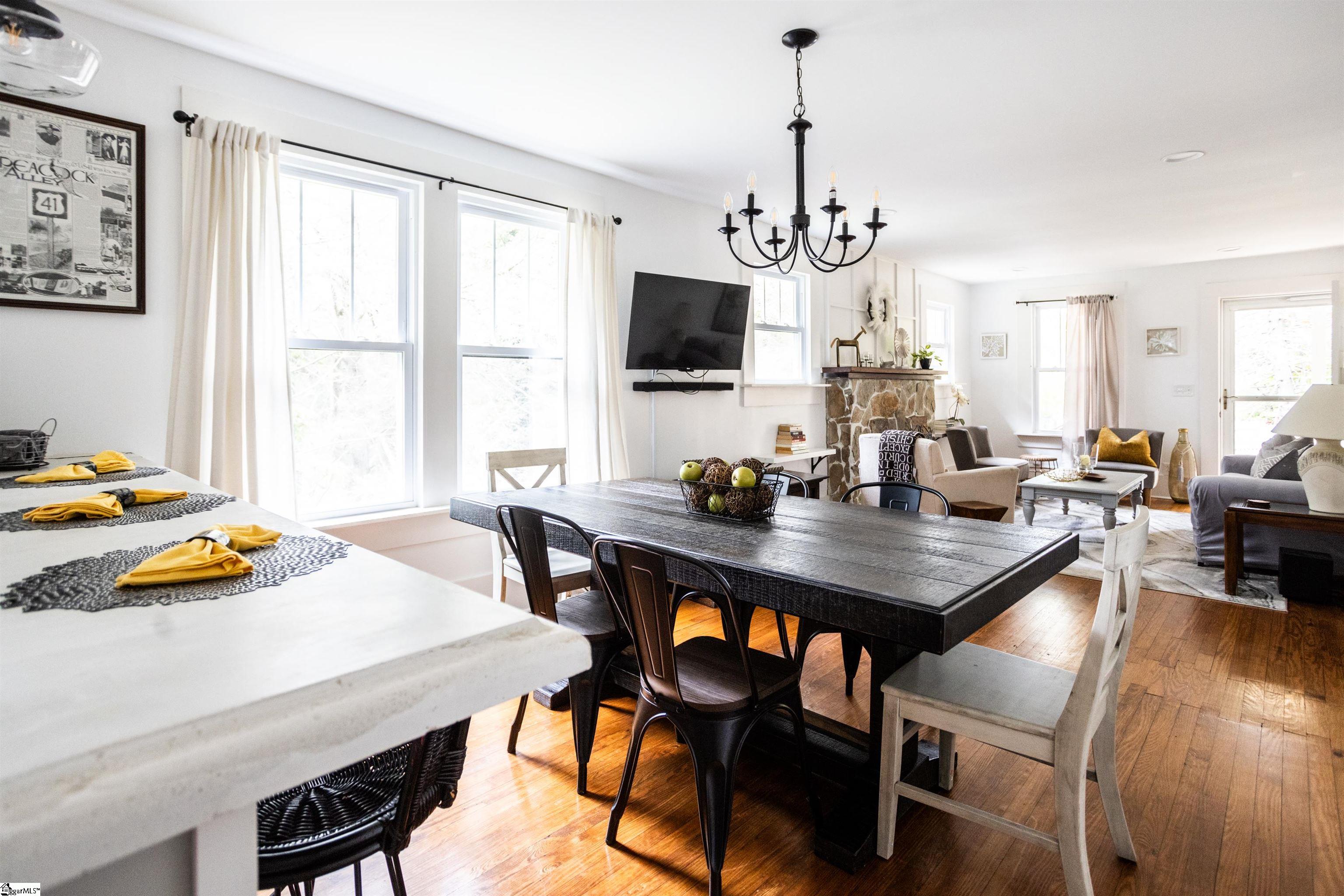 Greenville, South Carolina 29609, United States, 2 Bedrooms Bedrooms, ,2 BathroomsBathrooms,Residential,Contingent,21132