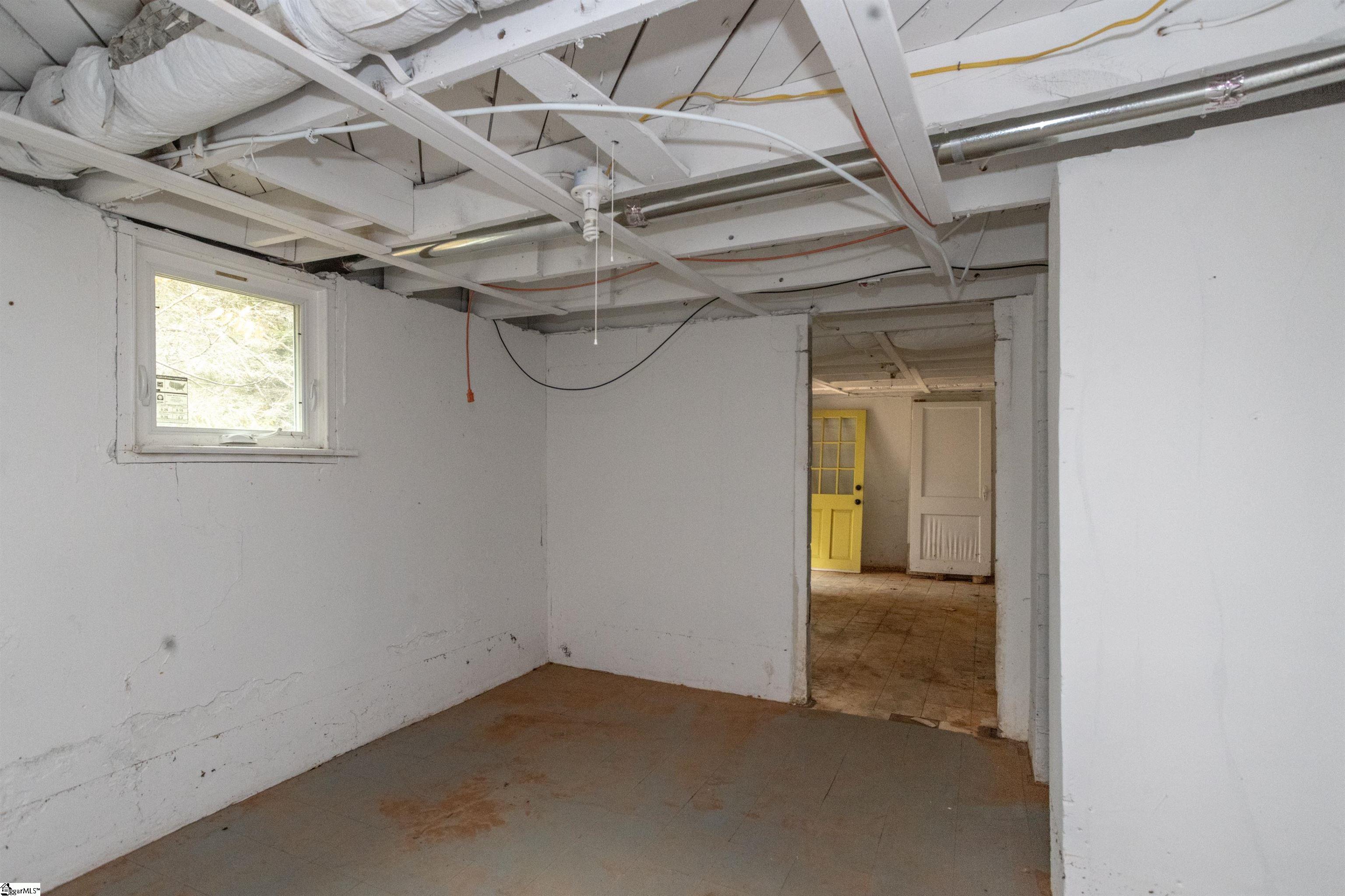 Greenville, South Carolina 29609, United States, 2 Bedrooms Bedrooms, ,2 BathroomsBathrooms,Residential,Contingent,21132