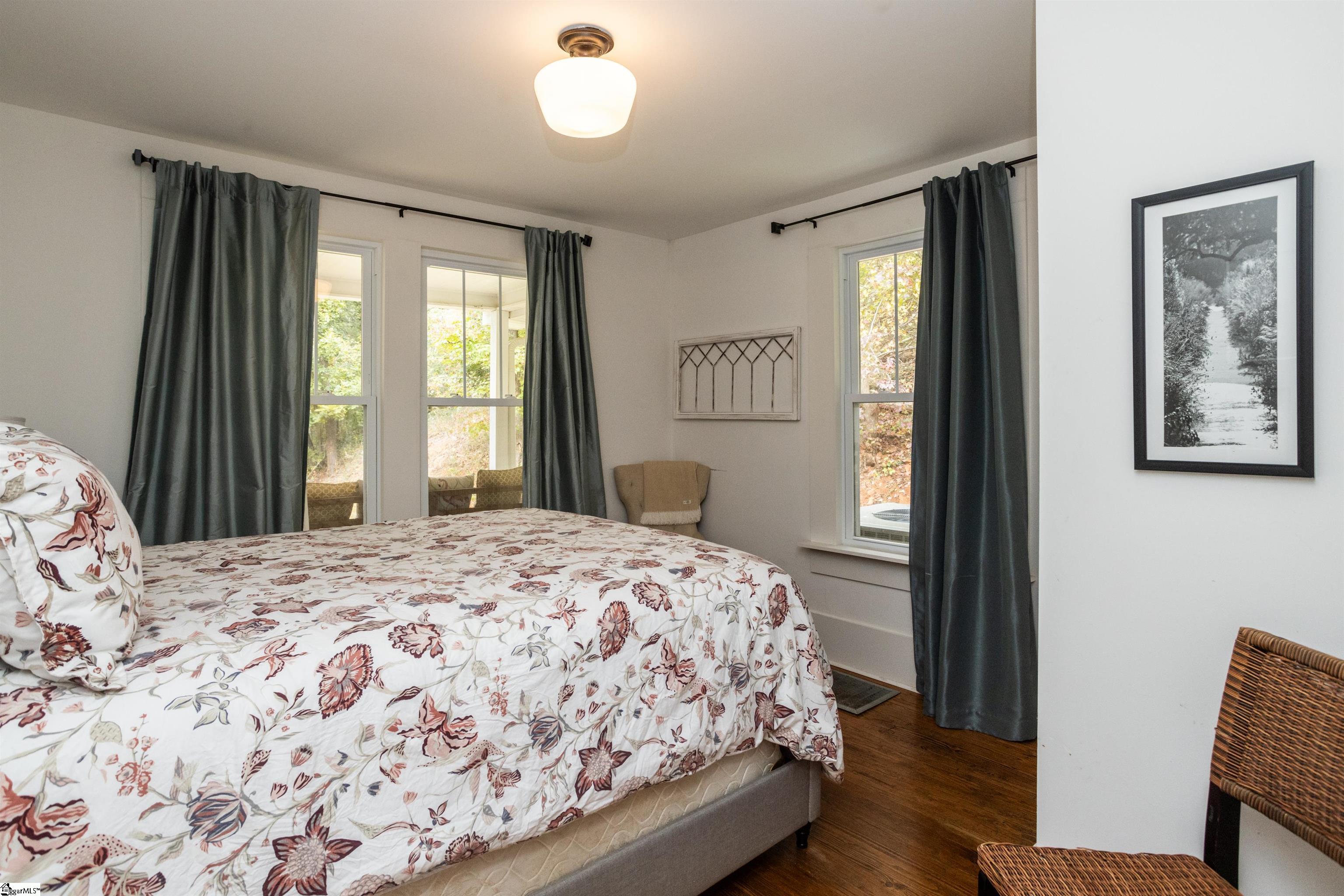 Greenville, South Carolina 29609, United States, 2 Bedrooms Bedrooms, ,2 BathroomsBathrooms,Residential,Contingent,21132