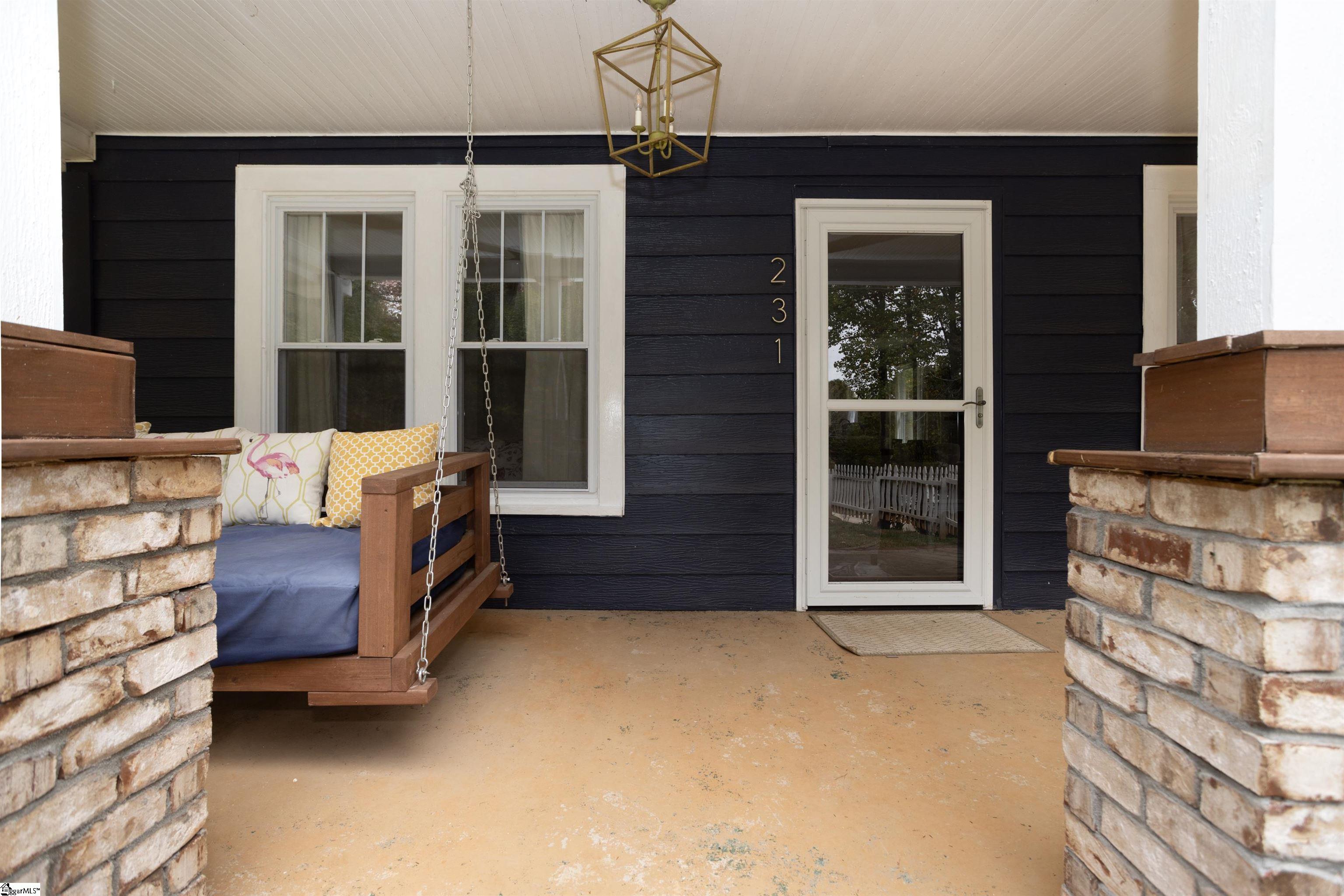 Greenville, South Carolina 29609, United States, 2 Bedrooms Bedrooms, ,2 BathroomsBathrooms,Residential,Contingent,21132