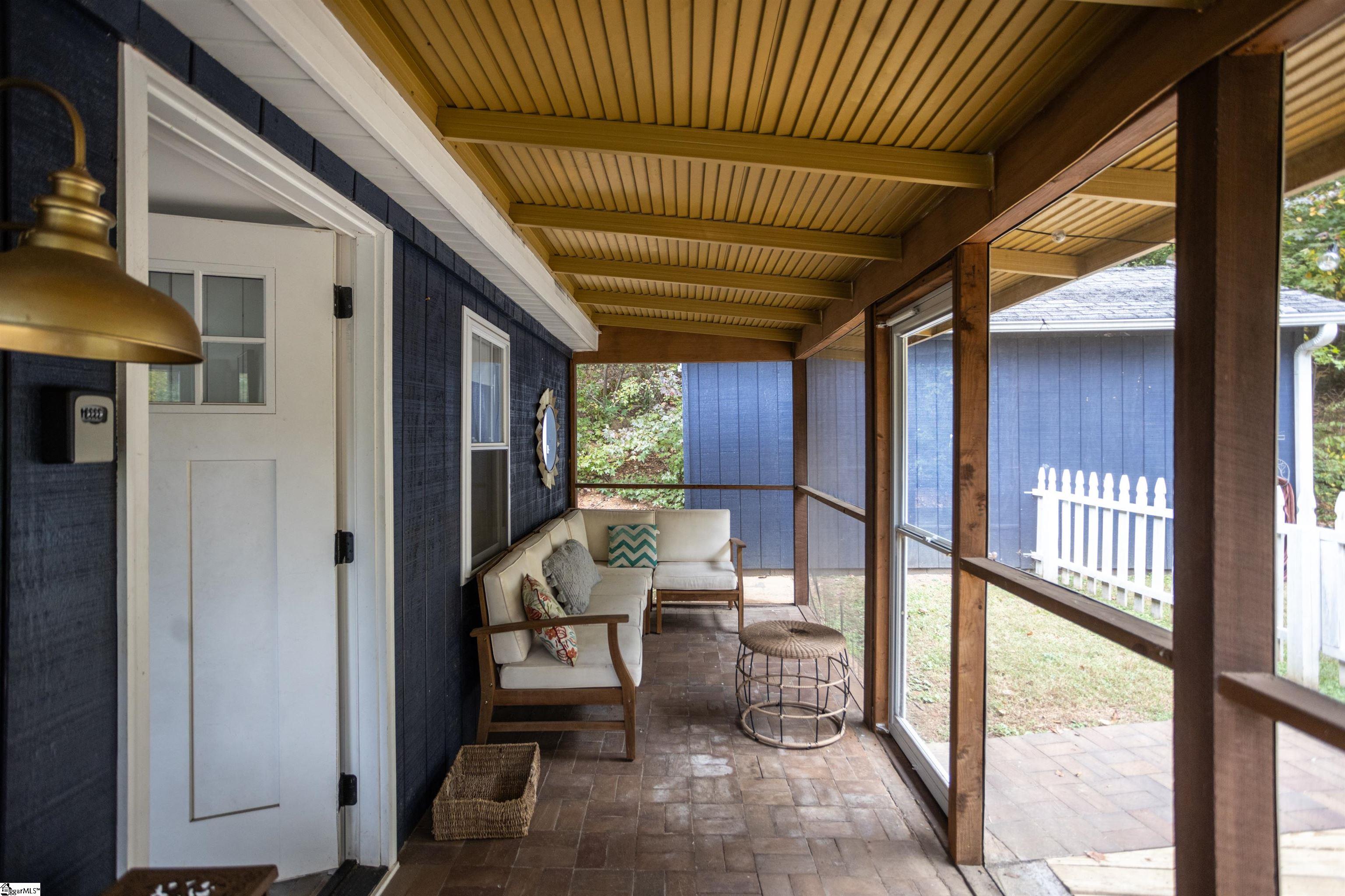 Greenville, South Carolina 29609, United States, 2 Bedrooms Bedrooms, ,2 BathroomsBathrooms,Residential,Contingent,21132