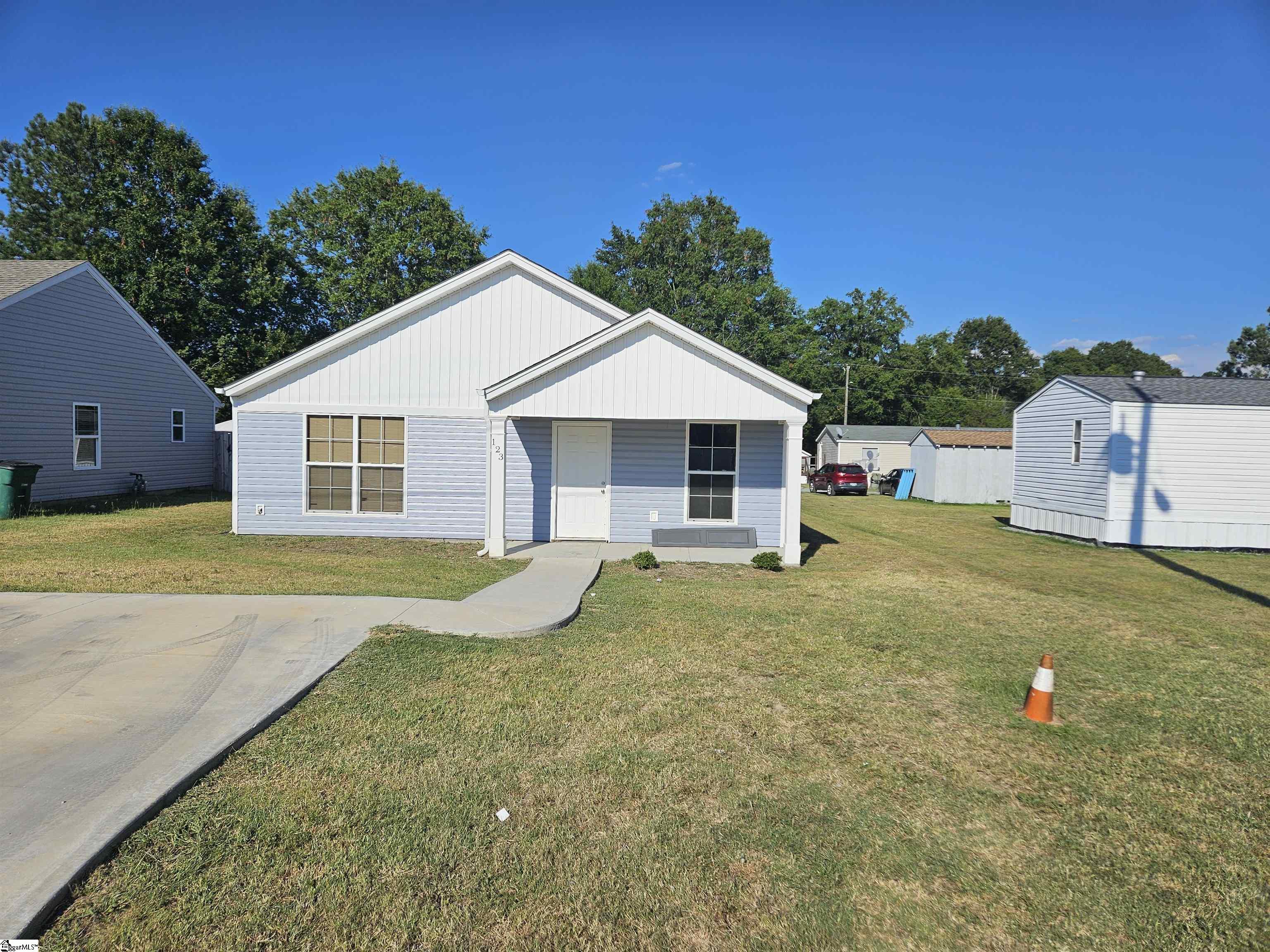 View Clinton, SC 29325 house