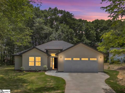 Single Family Residence in Taylors SC 5 Hasting's Circle.jpg