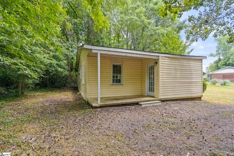 Single Family Residence in Belton SC 111 Lincoln Street 23.jpg