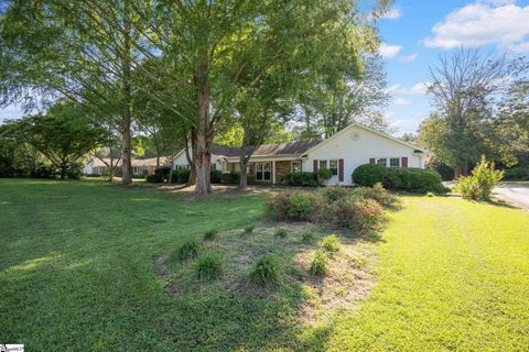 A home in Easley