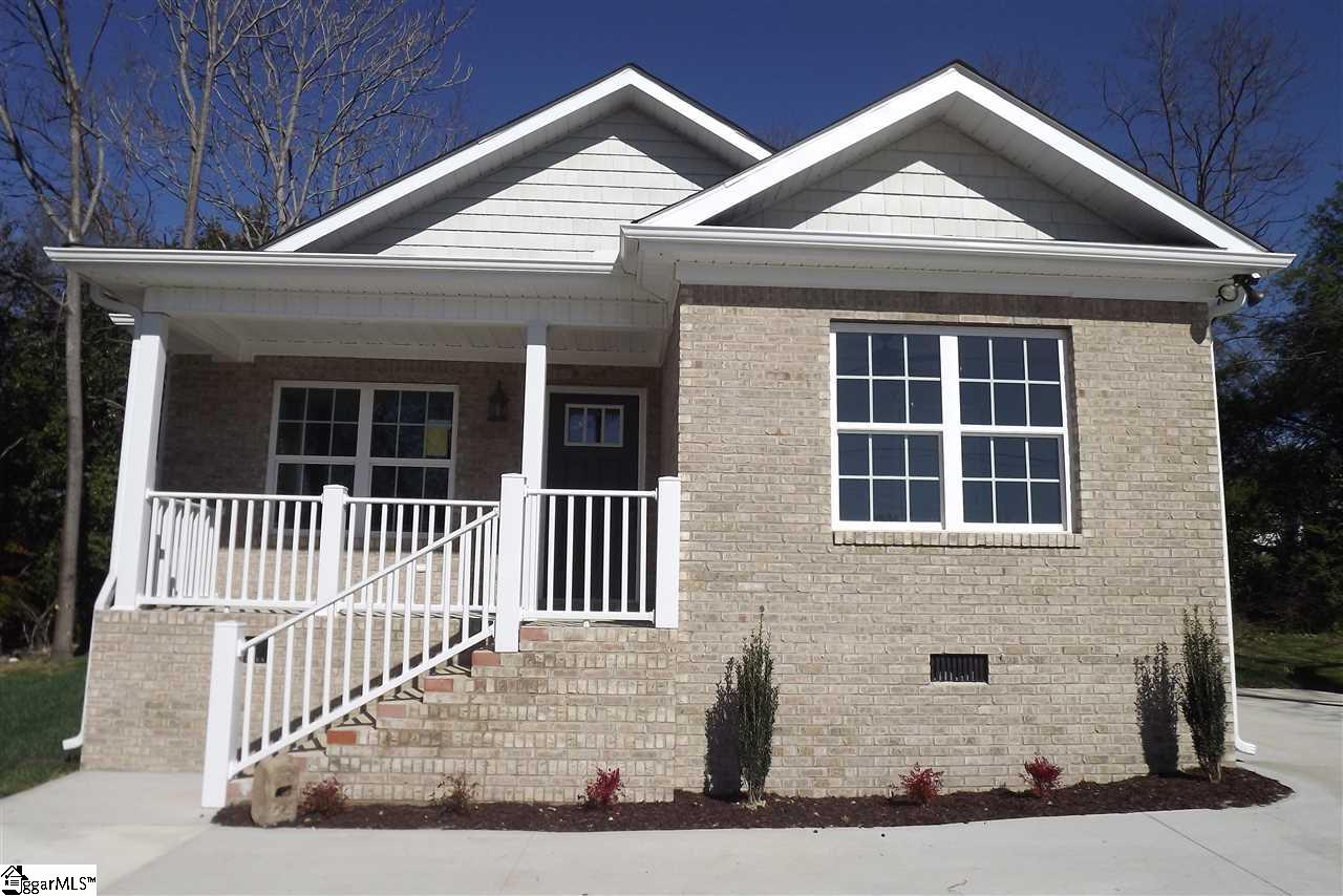 Photo 1 of 28 — 135 South Street, Simpsonville, SC 29681